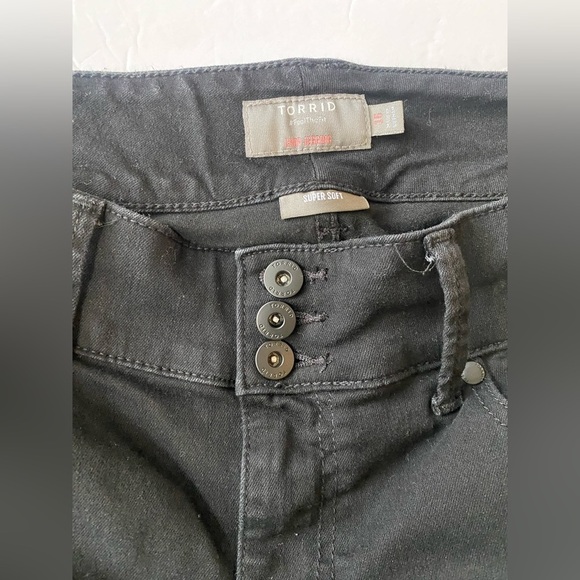 Womens Torrid High Rise Crop Black Jeggings Skinny Super Soft Jeans Size 16 - Picture 5 of 7